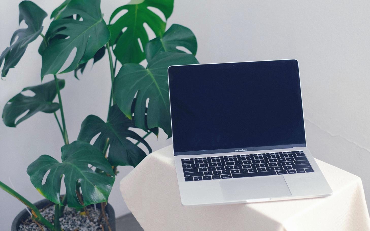 Advanced 3D optimization workspace with multiple monitors showing performance metrics